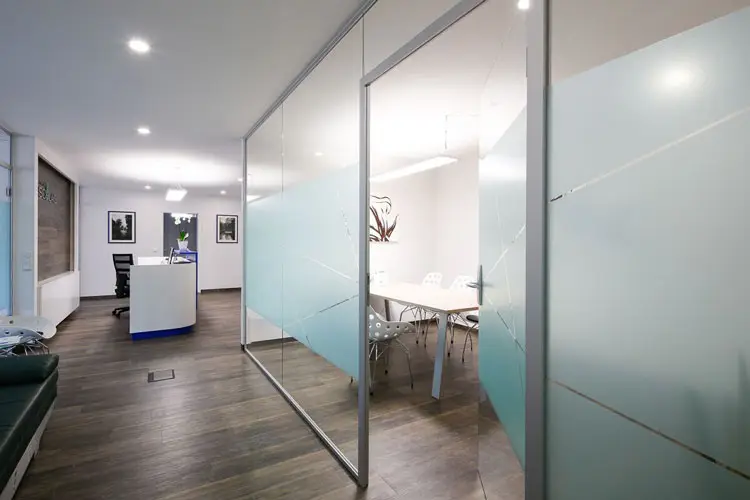 Glastrennwand für Büro und Praxis