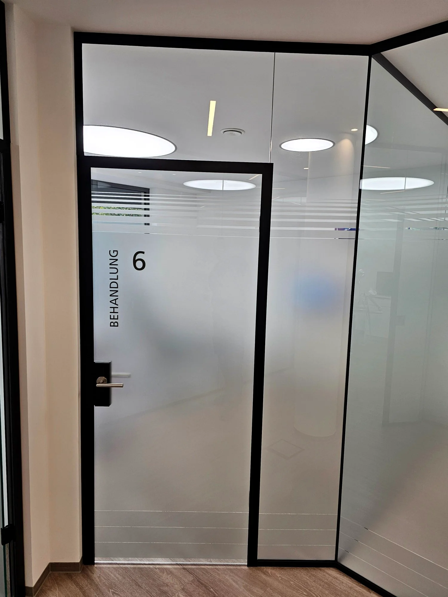 Dorma Uniquin Beschlag schwarz matt - Glastür Prophylaxezentrum Gersthofen