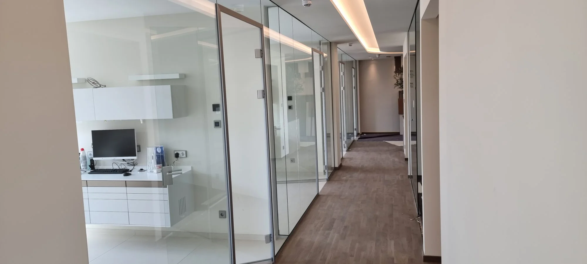 Praxisflur während der Bauphase - Zahnarztpraxis Augsburg-Göggingen